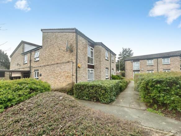 1 bed property, in Beaumont Gardens, £130,000