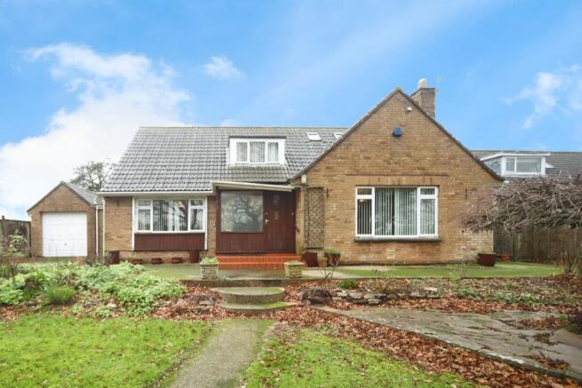 4 bed property, in Cliff Road, £475,000