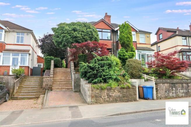 3 bed property, in Leek New Road, £160,000