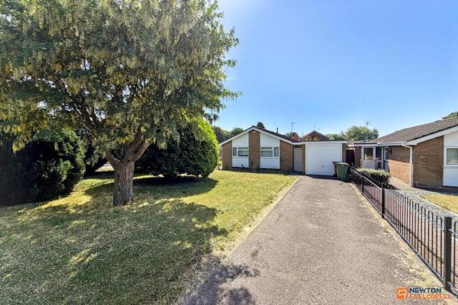 3 bed property, in Buckland Close, £325,000
