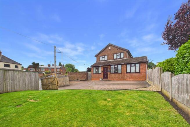 4 bed property, in Heath Road, £349,950