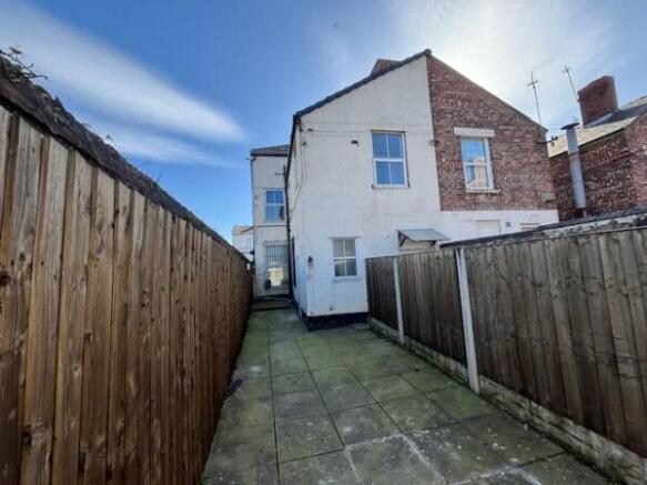 2 bed property, in 58A Upton Road, £95,000