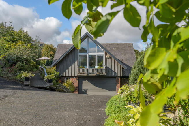 4 bed property, in Aldersyde, £800,000