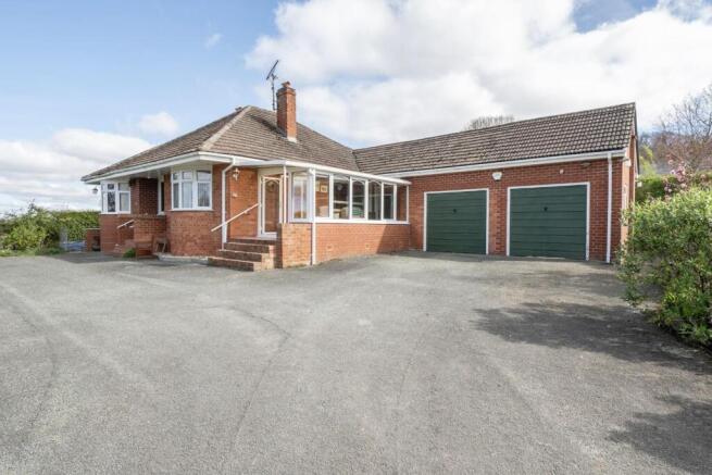 3 bed property, in Trewern, £350,000