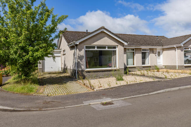 2 bed property, in Rosemount Drive, £140,000