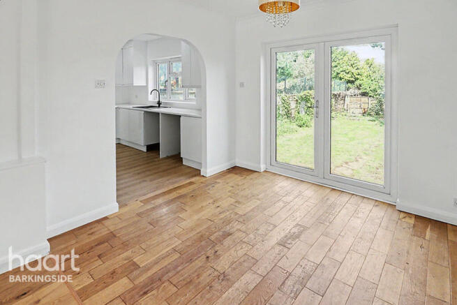 4 bed property, in Caterham Avenue, £650,000