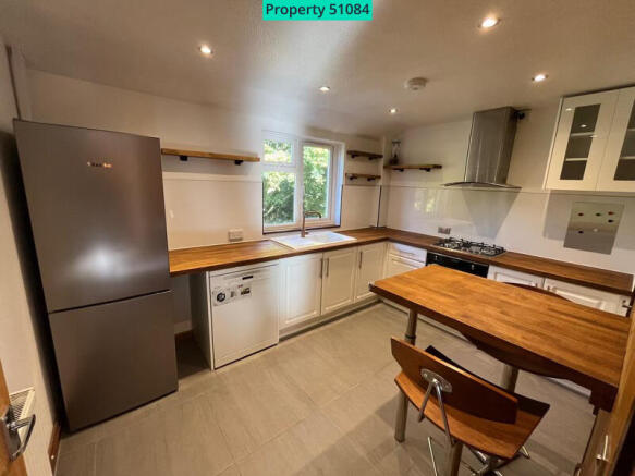 1 bed property, in Downs Barn Boulevard, £175,000
