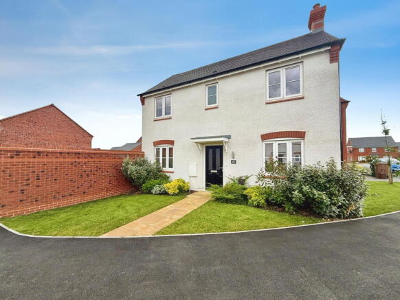 3 bed property, in Holden Drive, £281,500