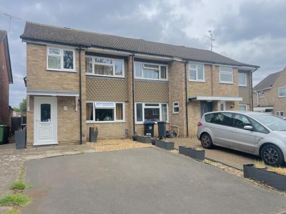 4 bed property, in Leonard Close, £460,000