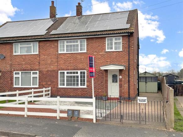 3 bed property, in Crow Park Avenue, £180,000