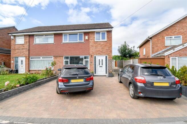 3 bed property, in Liscum Way, £320,000