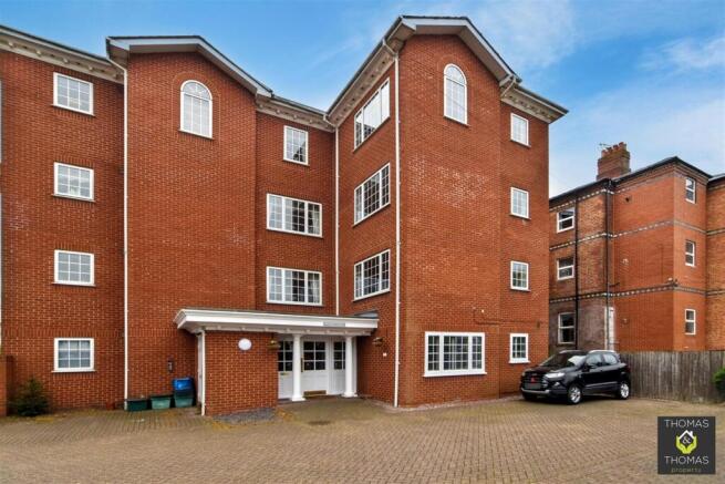 2 bed property, in Barnwood Road, £160,000