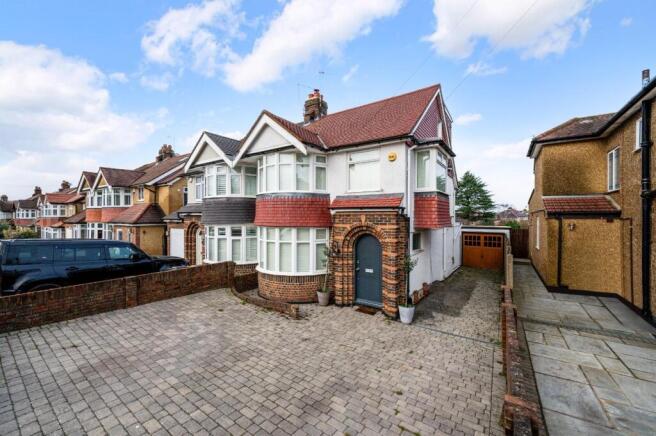 4 bed property, in Palmersfield Road, £800,000