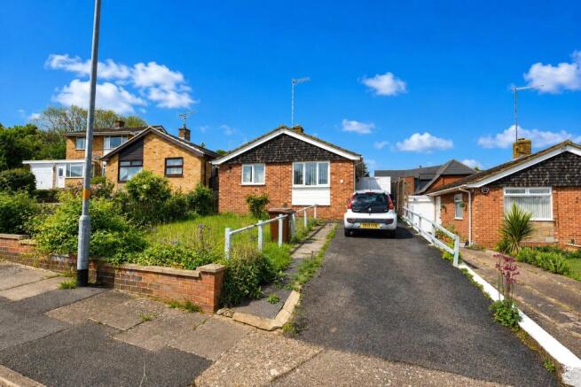 3 bed property, in Brackenhill Close, £240,000
