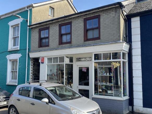 1 bed property, in Church Street, £105,000