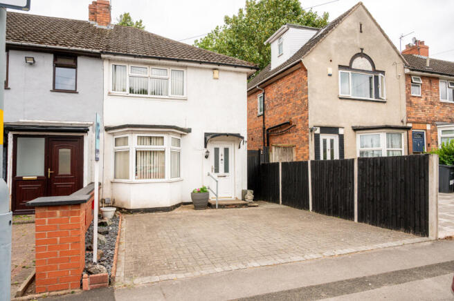 3 bed property, in Kenwood Road, £220,000