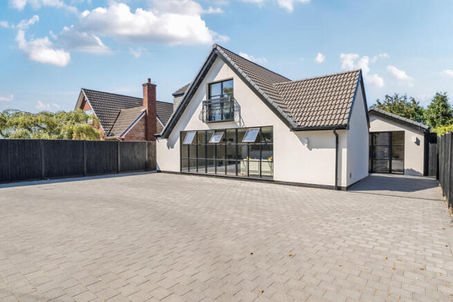 4 bed property, in Bushbys Lane, £690,000