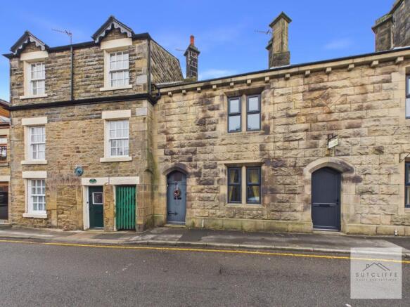 2 bed property, in Bridge Street, £265,000