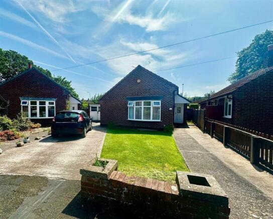 2 bed property, in Parkgate, £400,000