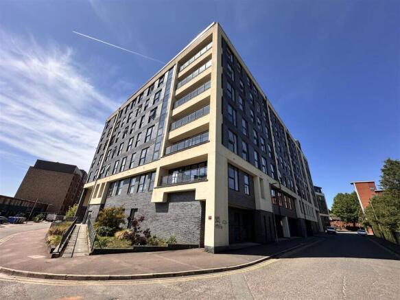 3 bed property, in Worrall Street, £200,000