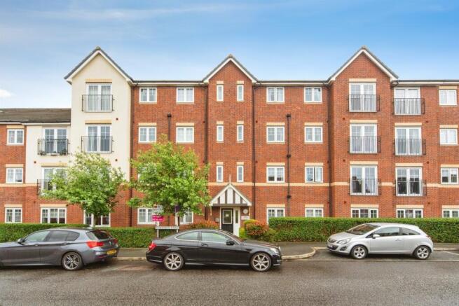2 bed property, in Robinson Road, £120,000