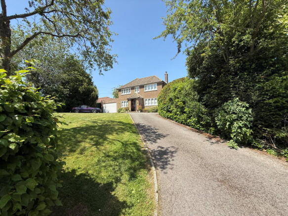 4 bed property, in Wallingford Road, £800,000