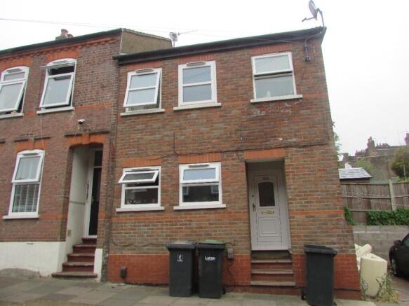 5 bed property, in Harcourt Street, £450,000