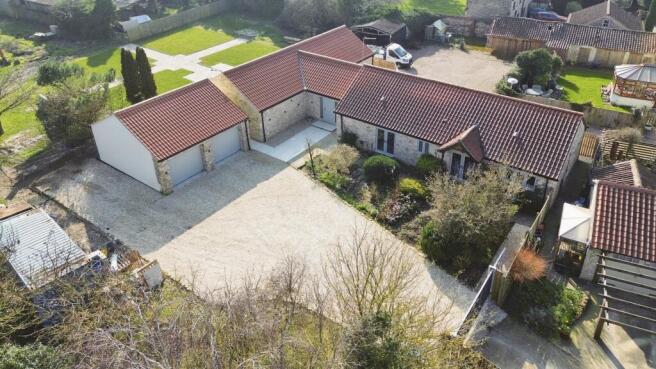 5 bed property, in Main Street, £950,000