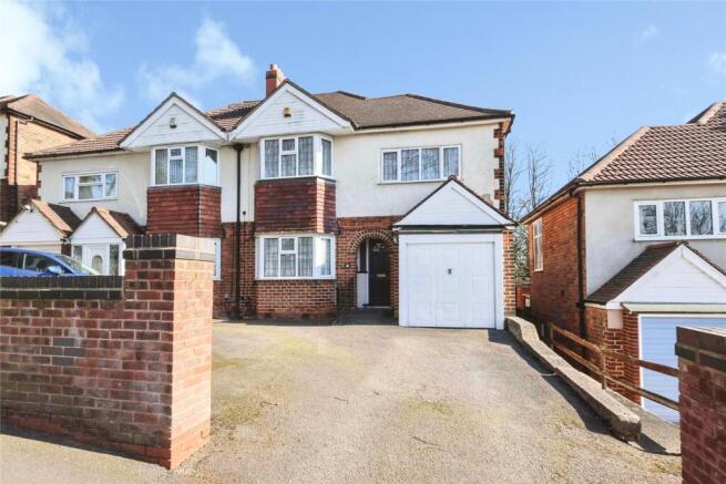 3 bed property, in Lyndhurst Road, £300,000