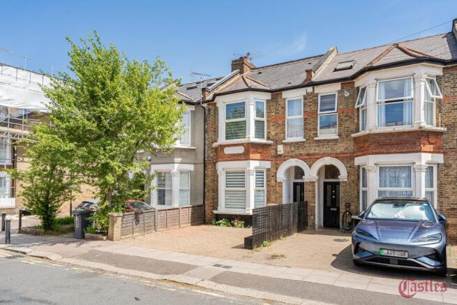 3 bed property, in Whittington Road N22, £875,000