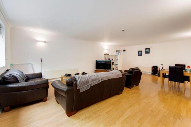 2 bed property, in Albert Road, £225,000