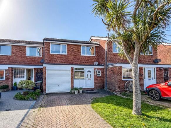 3 bed property, in Brinsons Close, £350,000