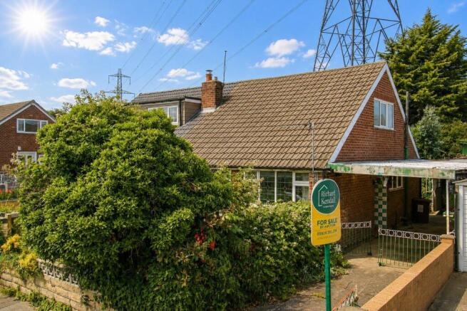 3 bed property, in Lingwell Gate Drive, £160,000