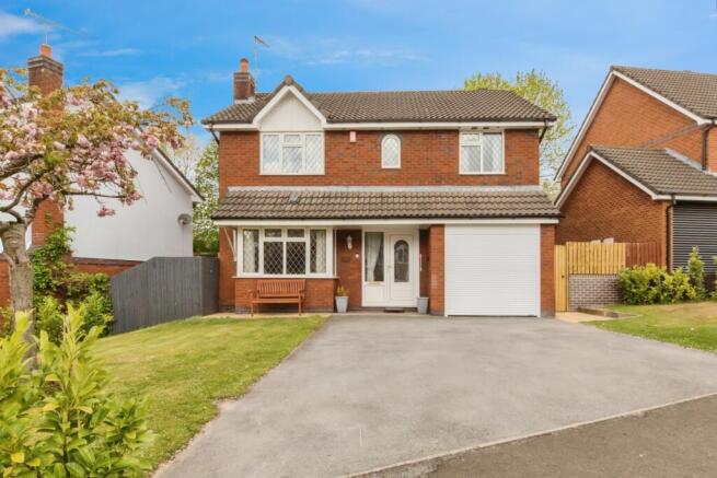 4 bed property, in Adlington Drive, £475,000