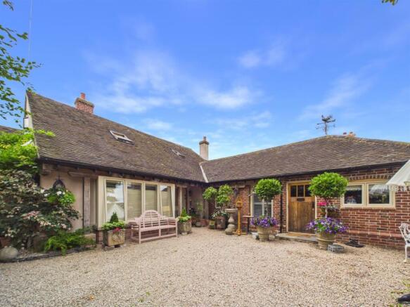 4 bed property, in Long Street, £799,950
