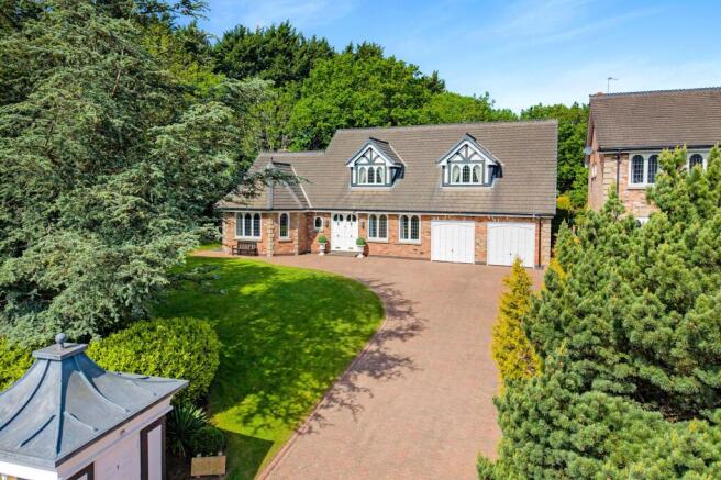 3 bed property, in Forbes Park, £1,000,000