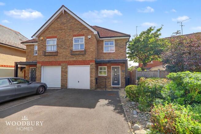 4 bed property, in The Chase, £775,000