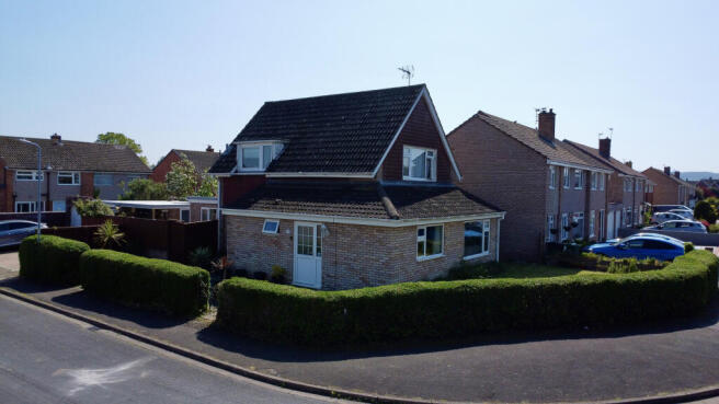 3 bed property, in Heathcombe Road, £400,000