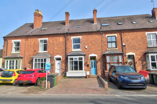 4 bed property, in Worcester Road, £360,000