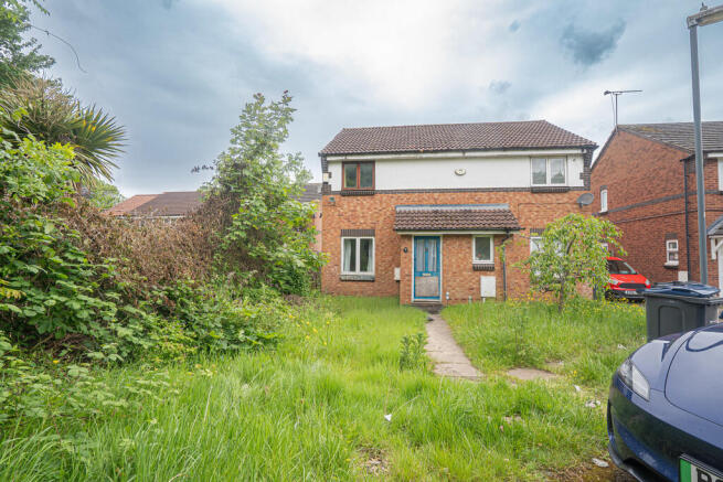 2 bed property, in Berrandale Road, £175,000