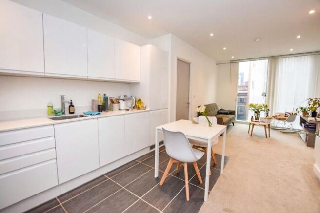 2 bed property, in Transmission House, £290,000