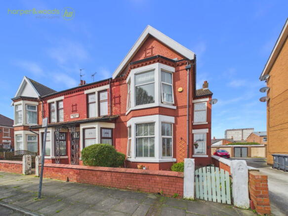 4 bed property, in Greenheys Road, £220,000