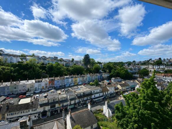 4 bed property, in Mount Pleasant Road, £335,000