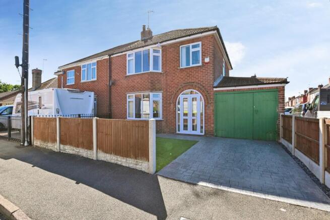 3 bed property, in Alfred Street, £180,000