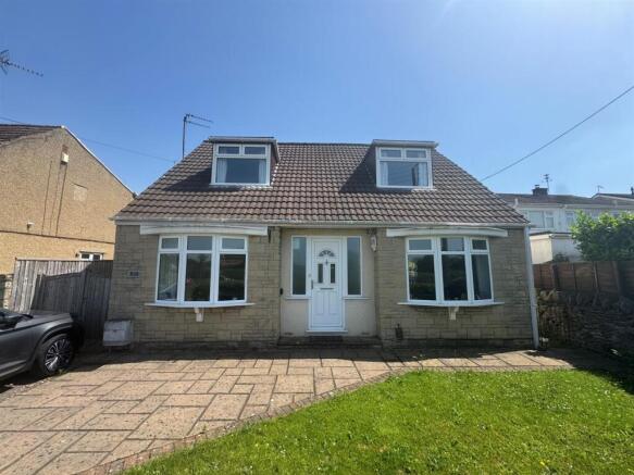 4 bed property, in Bristol Road, £600,000