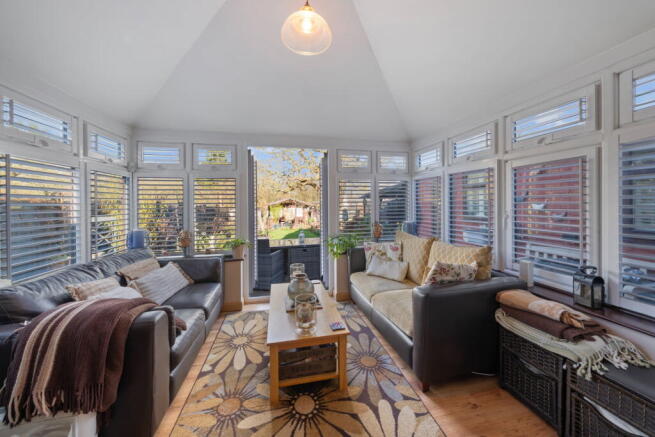 3 bed property, in Hansells Mead, £525,000