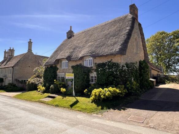 3 bed property, in Main Street, £695,000