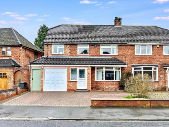 4 bed property, in Rectory Park Avenue, £440,000