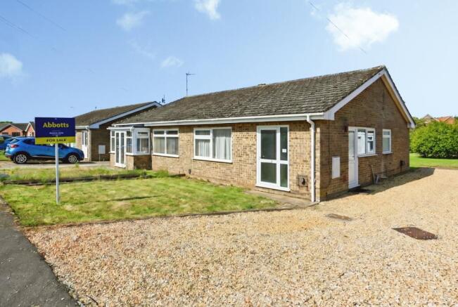 2 bed property, in Goosander Close, £200,000
