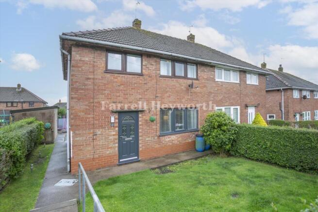 3 bed property, in Fairfield Road, £145,000